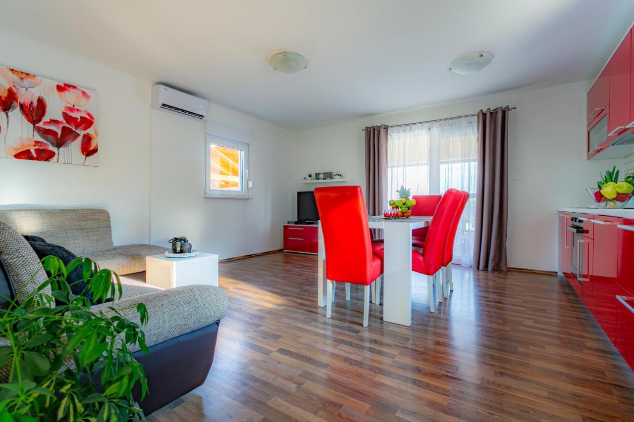 Villa Lorema-Pet Friendly On 5000 Sqm Garden,Pool, Jacuzzi, Billiard&Ps5 Sveti Filip i Jakov Exterior foto