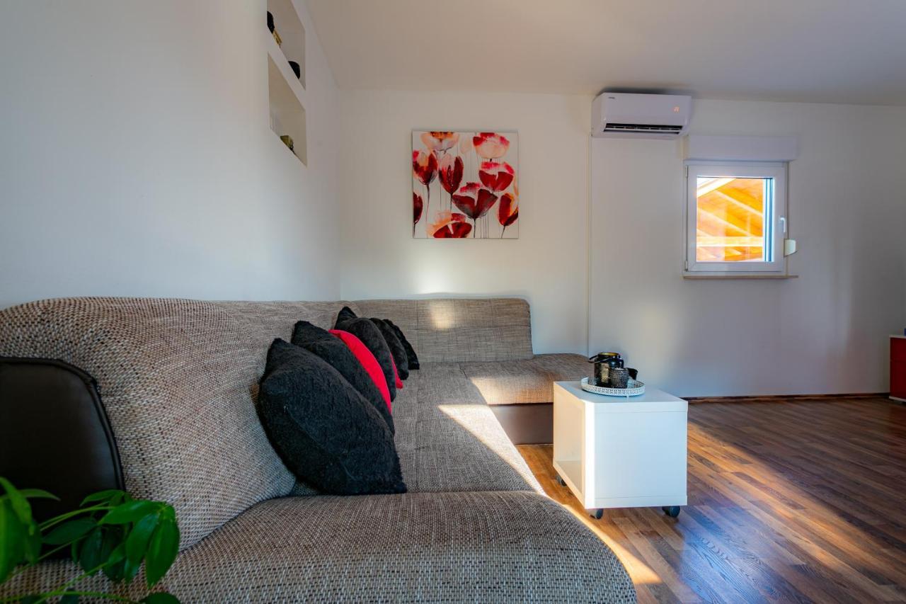 Villa Lorema-Pet Friendly On 5000 Sqm Garden,Pool, Jacuzzi, Billiard&Ps5 Sveti Filip i Jakov Exterior foto
