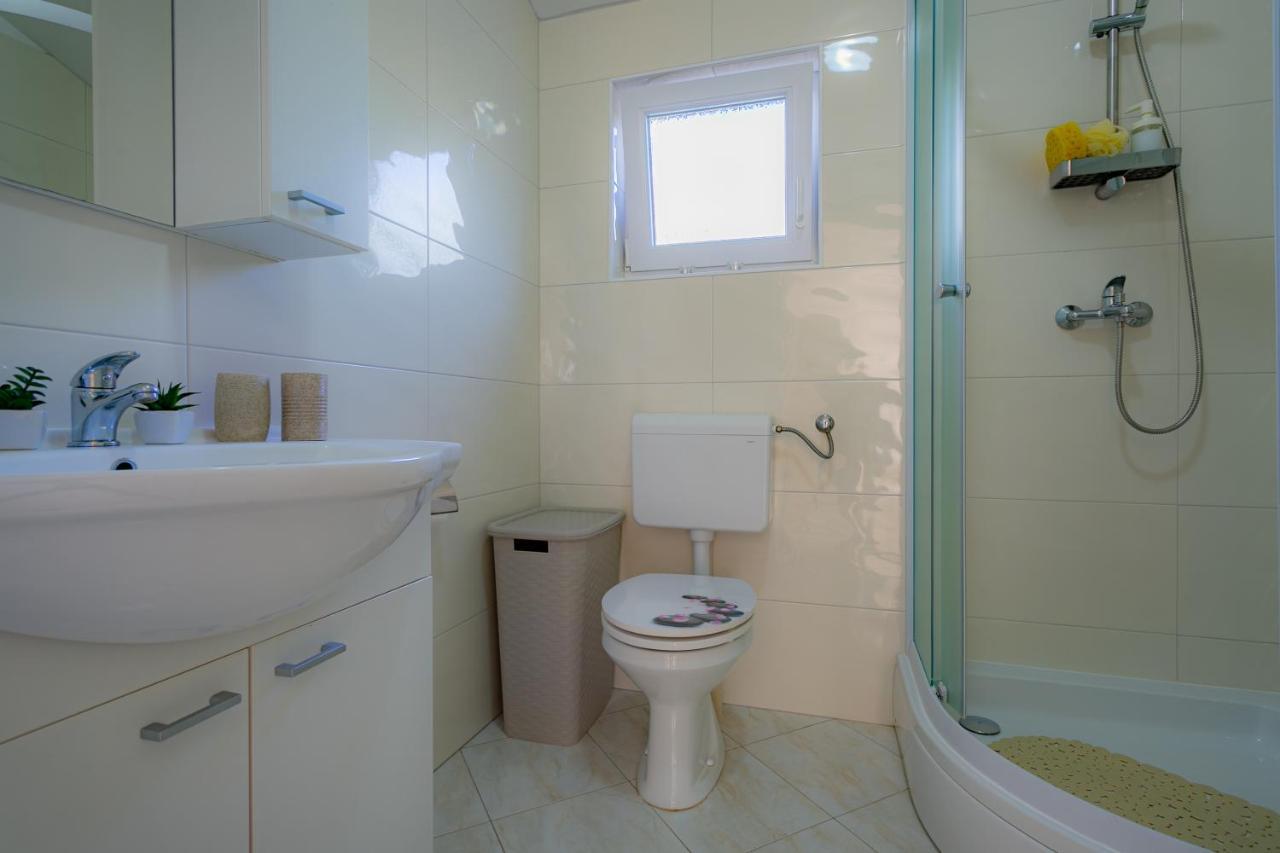 Villa Lorema-Pet Friendly On 5000 Sqm Garden,Pool, Jacuzzi, Billiard&Ps5 Sveti Filip i Jakov Exterior foto