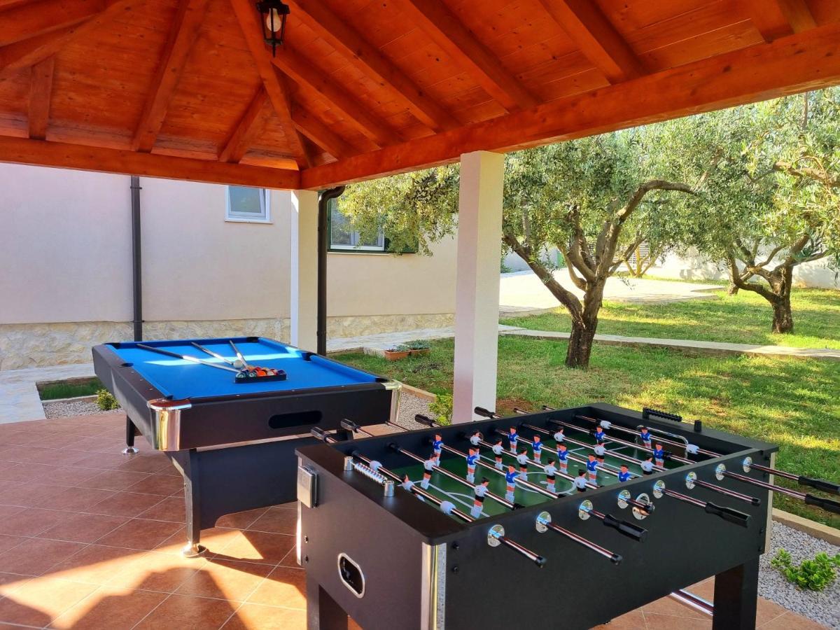 Villa Lorema-Pet Friendly On 5000 Sqm Garden,Pool, Jacuzzi, Billiard&Ps5 Sveti Filip i Jakov Exterior foto